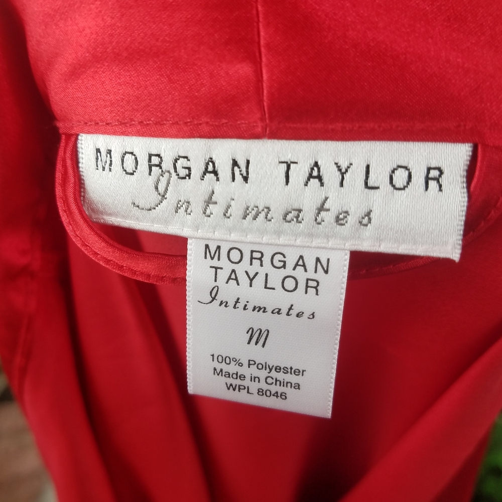 MORGAN TAYLOR Bath Robe Red Embroidered Size MEdium - Picture 9 of 9